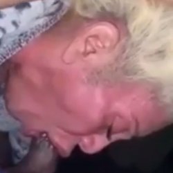 His girlfriend’s mama throating his dick while gf run to store