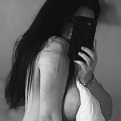 Here's a little sideboob for ya