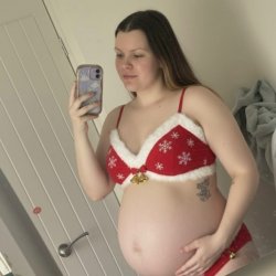 Rub my belly and grab my tits Daddy