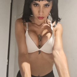My only desire is foy  you enjoy fucking my body