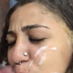 A maior humilhação para um homem é ver sua mulher chupando o pau de outro macho.