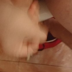 Masturbándome en el baño bien rico