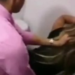 Anal com desconhecido no banheiro
