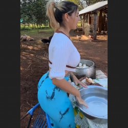 Danna, Campesina Nalgona en Calza Azul