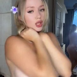 Stunning Emily Leaks 18+