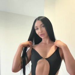 🔞 wet girl small tits sucking dick naked horny 😈💦 OF link