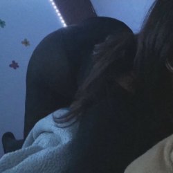 Nerd hoe shows off ass