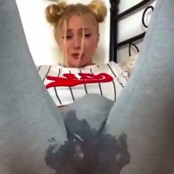 Huge Squirting Orgasm in Yoga Pants