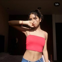 Cual de mis conocidas le apestará mas feo la vagina? Haganme cornudo con ella