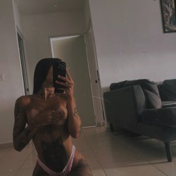 I’m that slut who loves teasing dick
