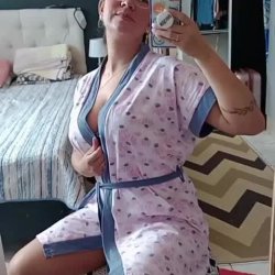 Rafinha tá fazendo um onlyfans no YouTube ela adora mostrar seu corpo gostoso