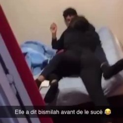 Novia puta descubierta por su mamá dando una chupada
