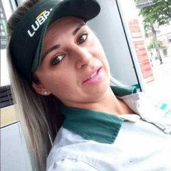 Novinha loirinha frentista dando de brinde um boquete gostoso!!! novinha, vazou, vazada, amador