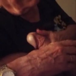 Vovó chupando pica  - Velha coroa
