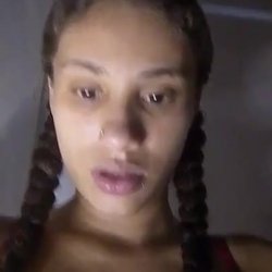 Novinha na siririca