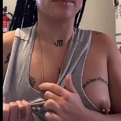 Mixed Girl Wilding on Live