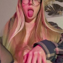 🔞 Young horny slut spreads wet shaved tight pussy nude 🫦💦😈🍑 OF now