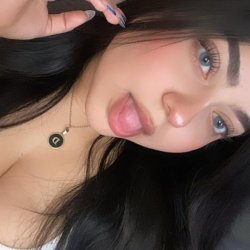 Estefania la mejor amiga de mi esposa me regala esto