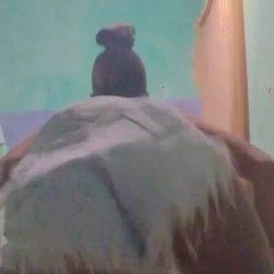 Pretinha magrinha e novinha, dançando bem puta e safada pedindo leite! Gozem muito pra ela!