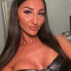 Wanna fuck a sexy slut? 😘