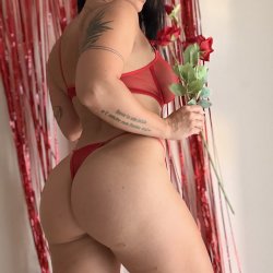 Its fun showing off my booty this Valentines