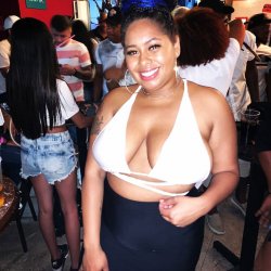 LARISSA DELICIA