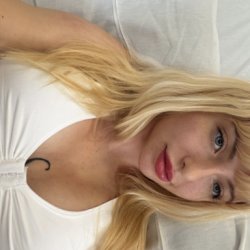 Warning selfies this hot may cause obsession