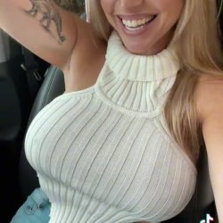 Sexy busty milf Nora 🔥