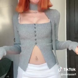 Tercer video de vaniasse, me fascina ver como mueve esas tetas