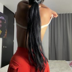 CURVY LATINA DISPLAYS NATURAL SOFT CURVES