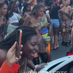 NYPD Cop Takes It Like A Man 🚔👮‍♂️