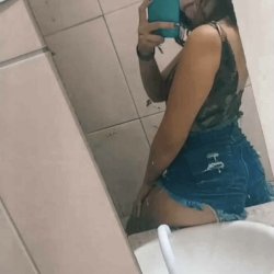 Putinha do telegram mandou vídeo querendo rebolar na pirocona dura do negão 😈😈🍆