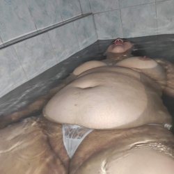 Esposa de un seguidor Exhibiendo su CULO