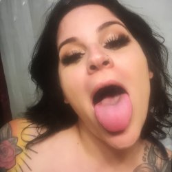 Married drunk Bay Area bridesmaid sneaks off to send nudes to a guy she met at the wedding