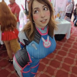 Evy-Rosas-D.Va-Cosplay