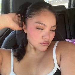 Gym girl throwing ass + selfies