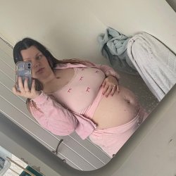 Who says pregnant women can’t be sexy