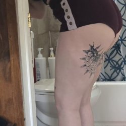 Dumb bitch flaunting her pawg ass