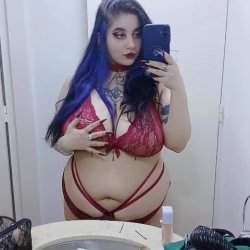 Praise this little slut for being so damn irresistible