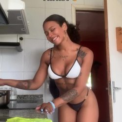 What would your favorite sex position with me in it?