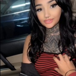 Gorgeous Teen with a Big Ass Gives Blowjob & Bounce Cock During a Sneaky Fuck in the Car