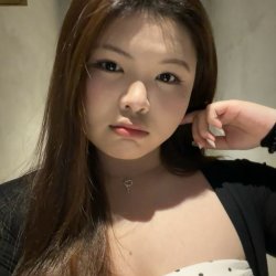 Tư Liệu Sục: Ngô Nguyễn Khánh Vy