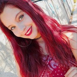 Hermosa putita pelirroja liz4rd
