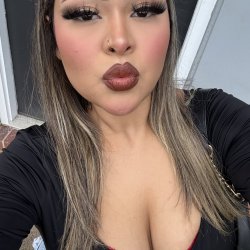 Latina got horny from just showing her feet