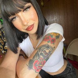 Petite goth Latina