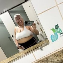 NiuzaMaria Brasileña muy rica suban mas de ella