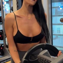 I want your cock while I lift weights 😘