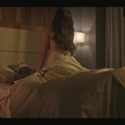 TheGirlsOnTheBus1x01-Benoist-UHD-01_hd