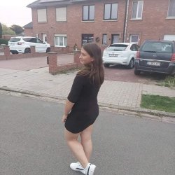 Look at my neighbor girl's butt, how fat