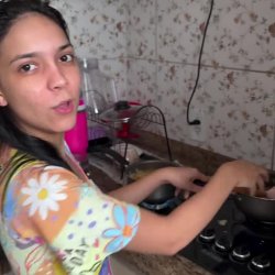 CARALHO,olha essa vitoria souza toda apertadinha nessa roupa.essa bundinha.....